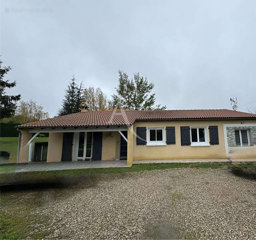 Maison à LABESSIERE-CANDEIL