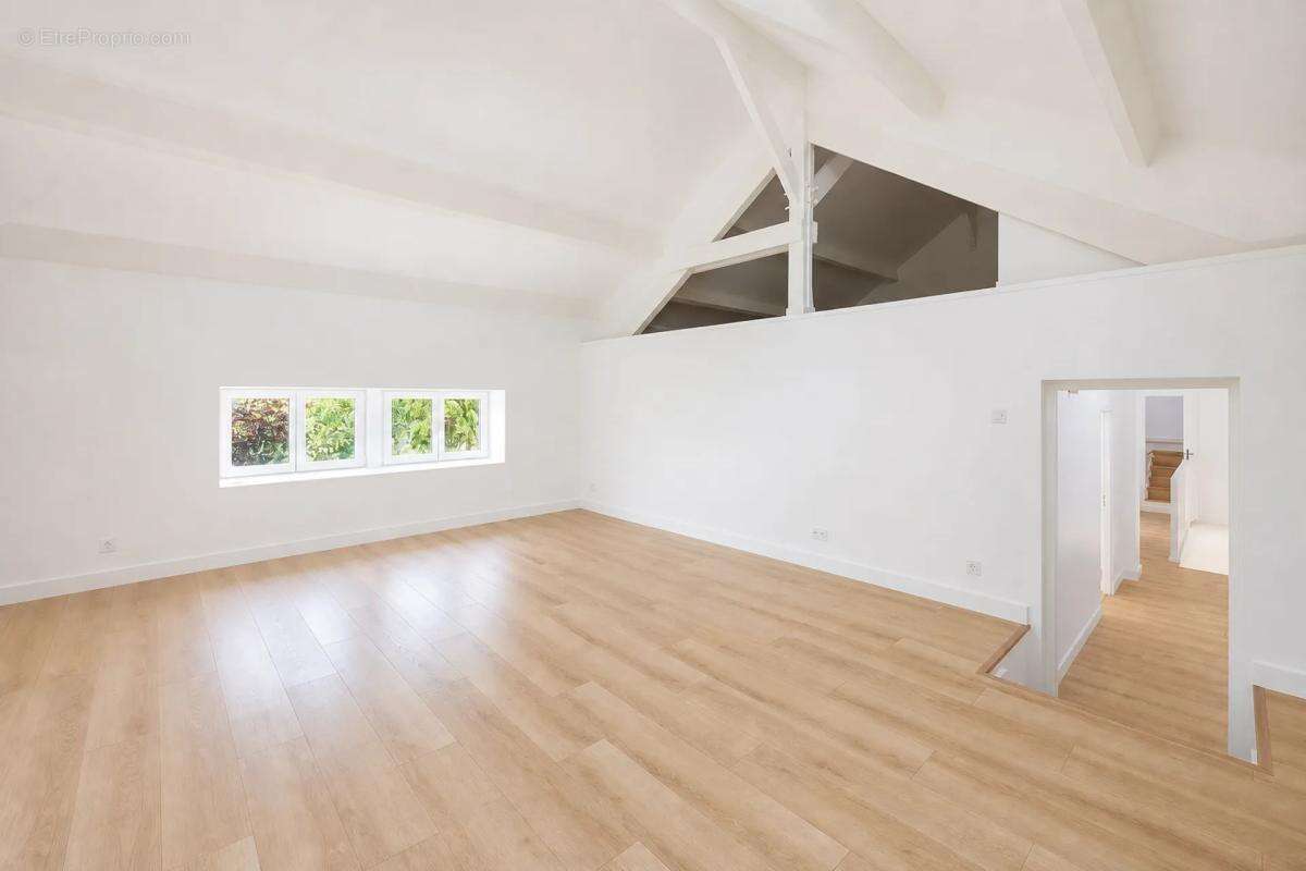 Maison rénovée de 192 m² à Neauphle-le-Vieux - photo 11