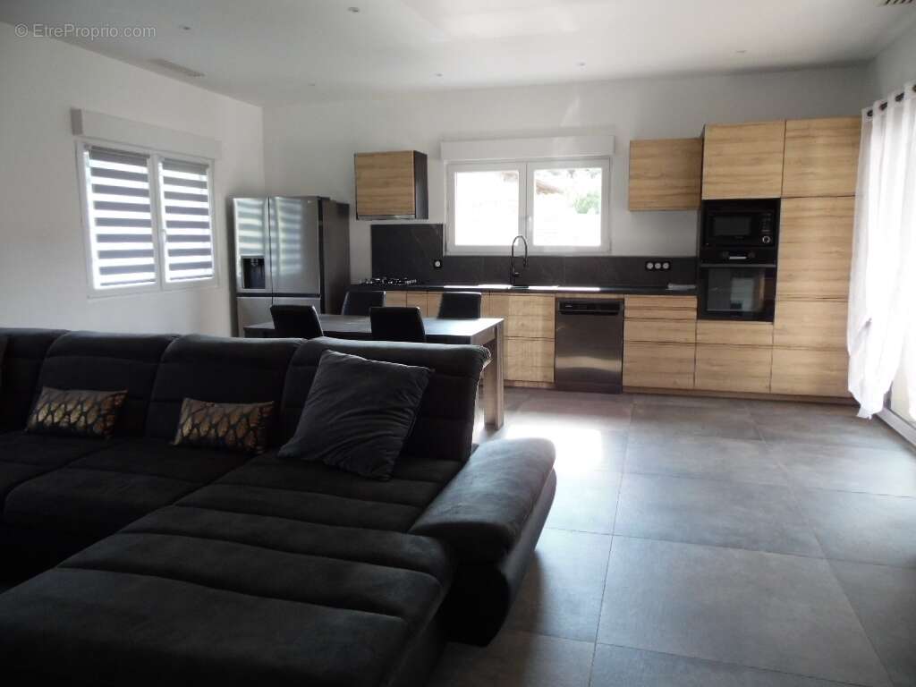 Maison à VIEUX-MOULIN