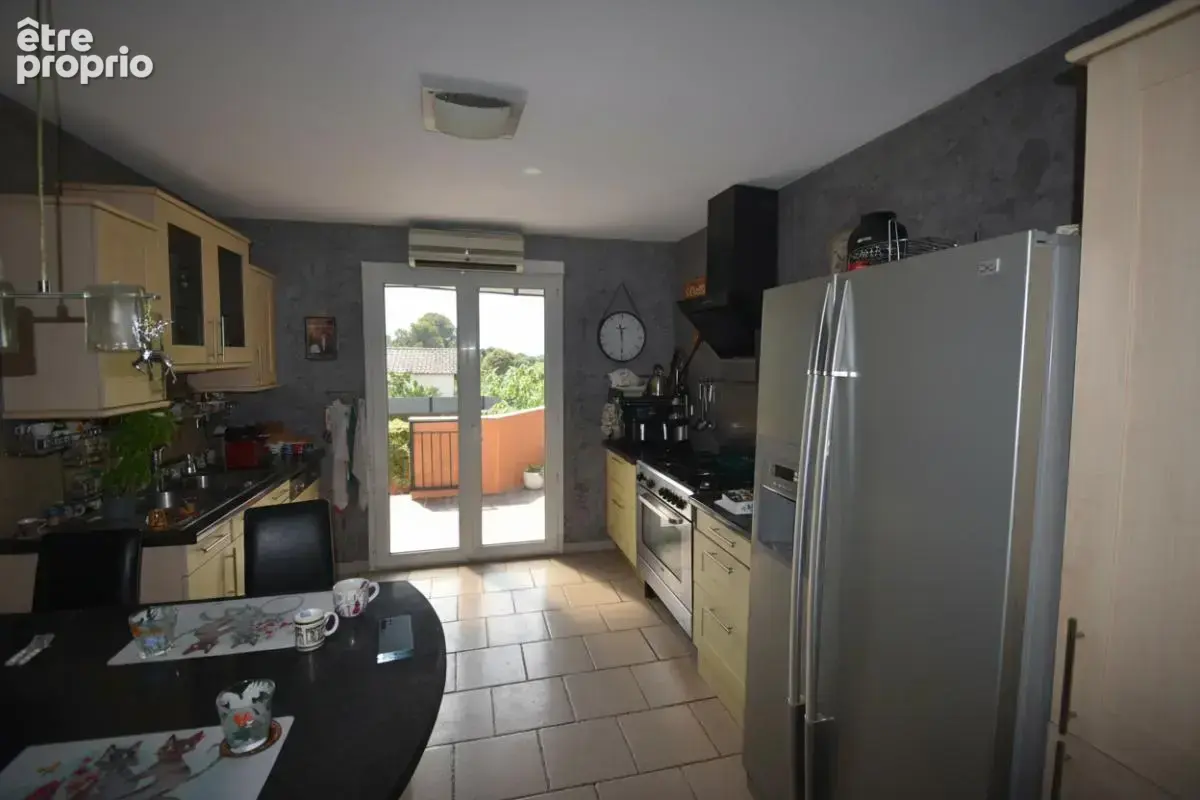 Villa 145 m² plain-pied, piscine  au sel, chauffée & pool house, 1 300 m² de terrain - photo 12