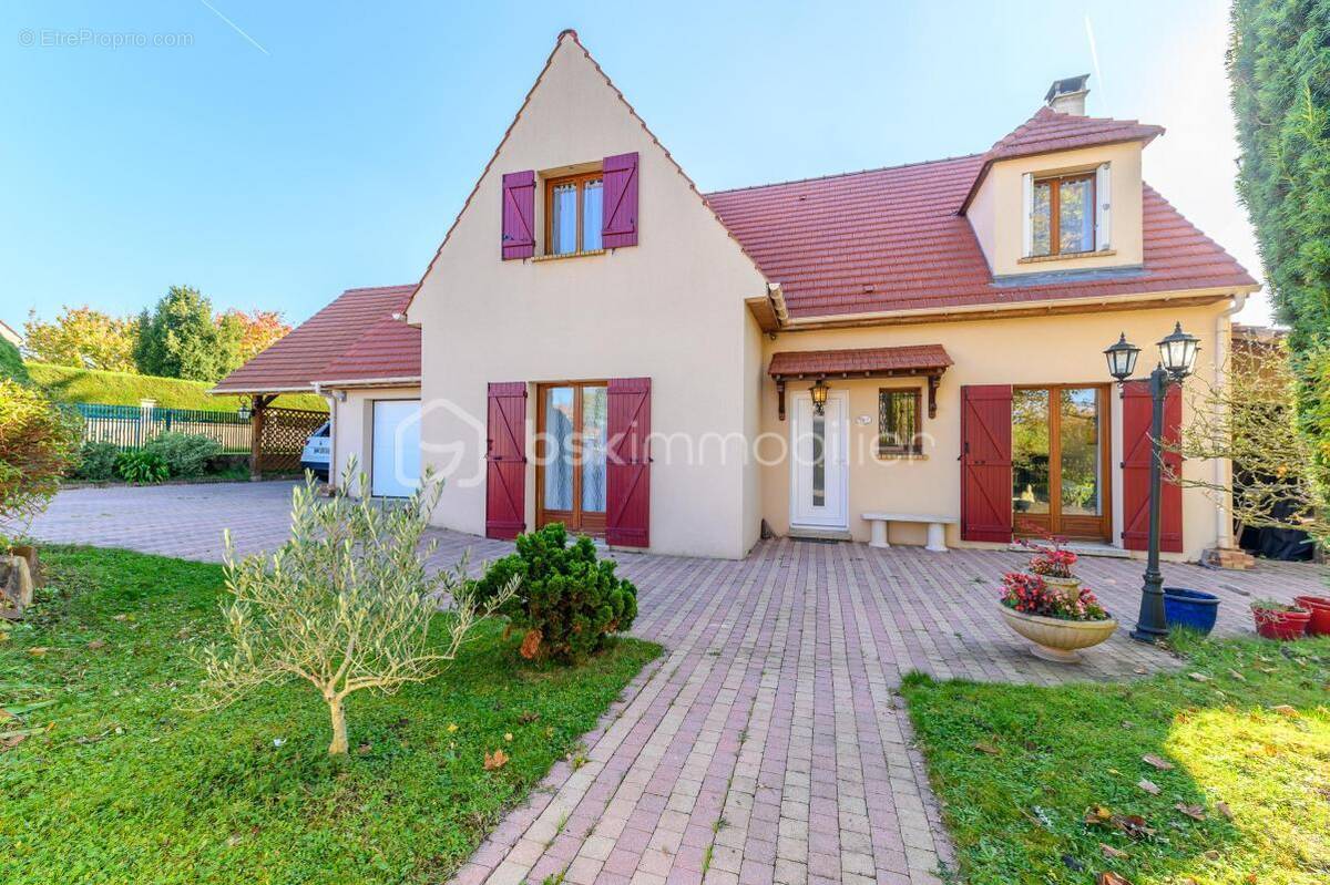 Maison à COUILLY-PONT-AUX-DAMES