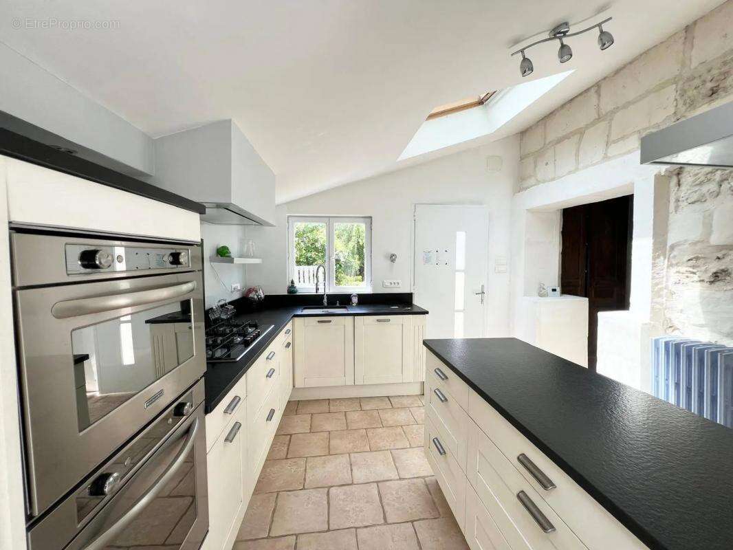 Maison à SAINT-CYR-SUR-LOIRE