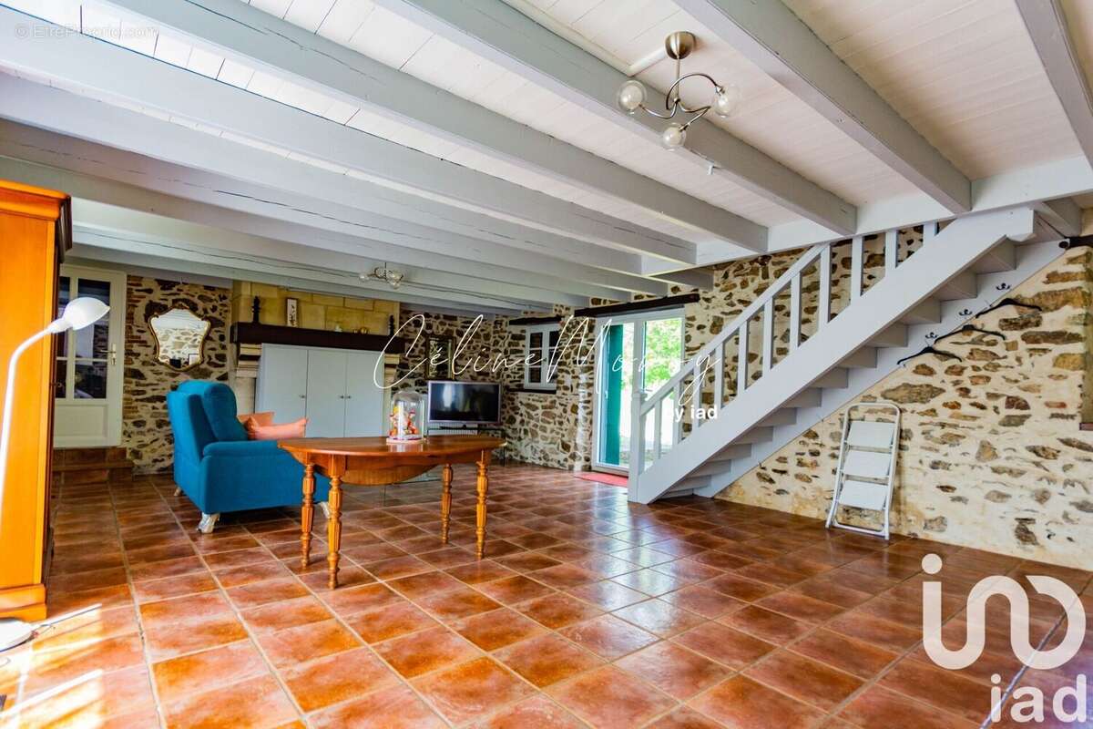 Photo 3 - Maison à SAINT-HILAIRE-LE-VOUHIS