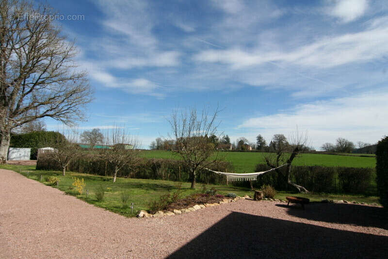 Maison à THIL-SUR-ARROUX