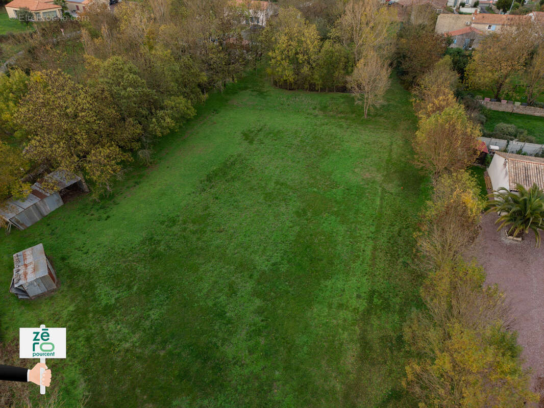 Terrain à MAREUIL-SUR-LAY-DISSAIS