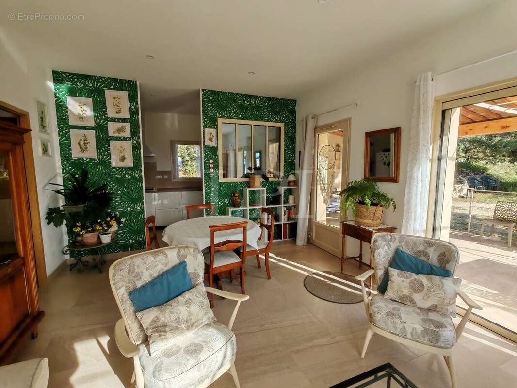 Maison à SAINT-SATURNIN-LES-APT