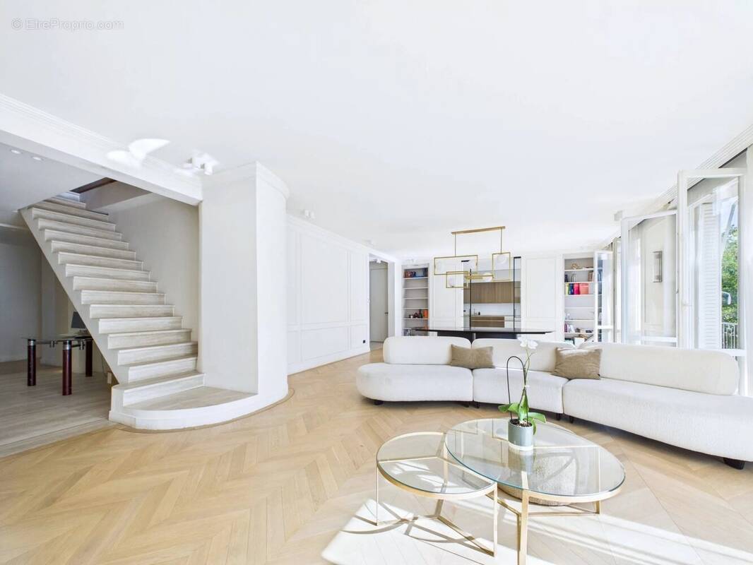 Appartement à NEUILLY-SUR-SEINE