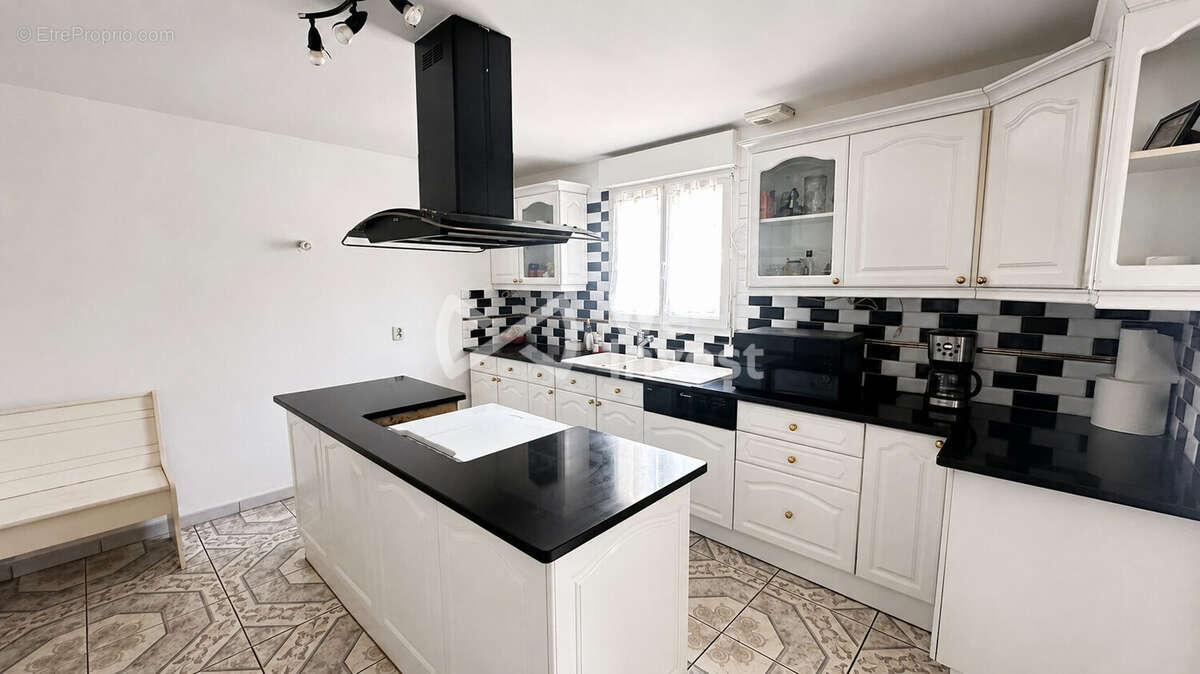 Maison 195 m² à Chassy  - photo 5