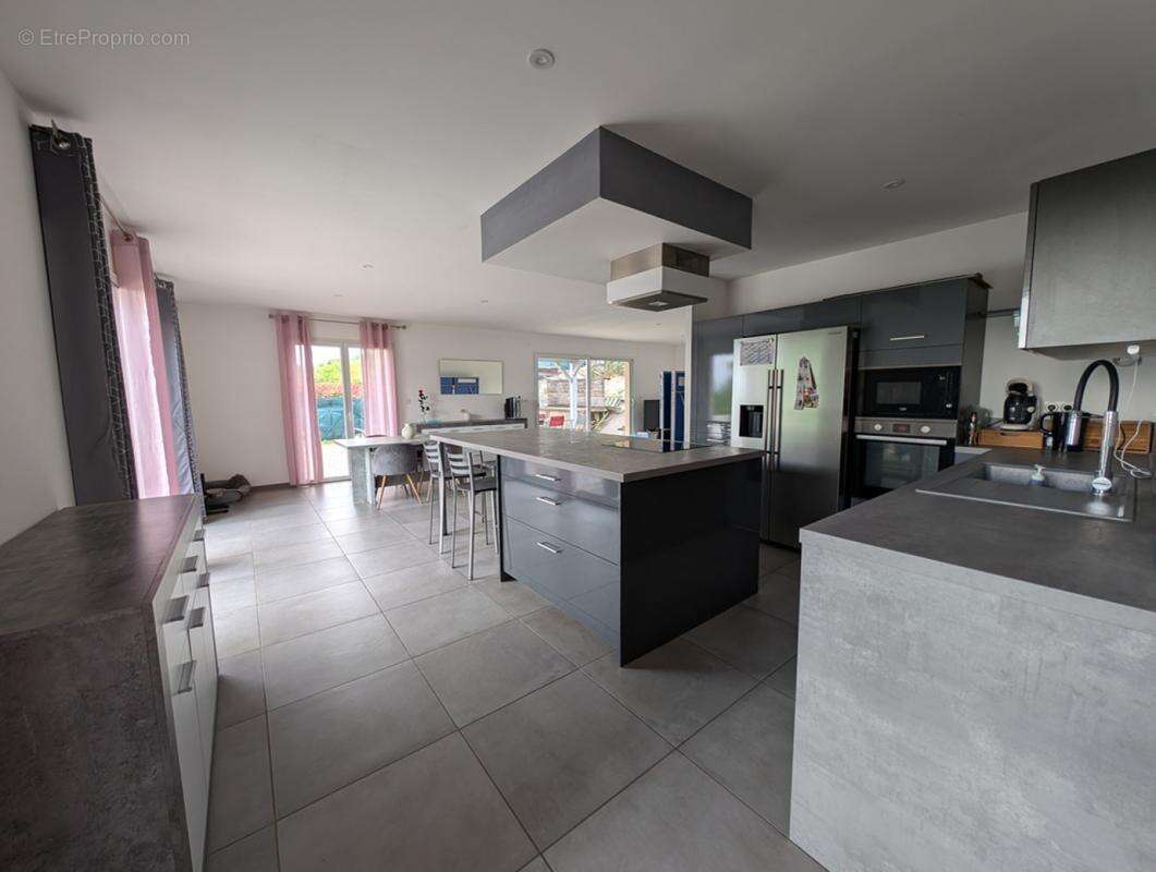 Maison 195 m² à Sonnay  - photo 3
