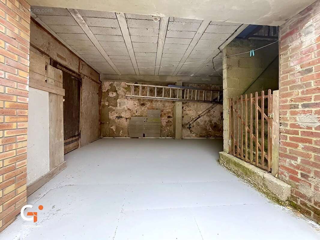 Maison de ville avec annexes - photo 13
