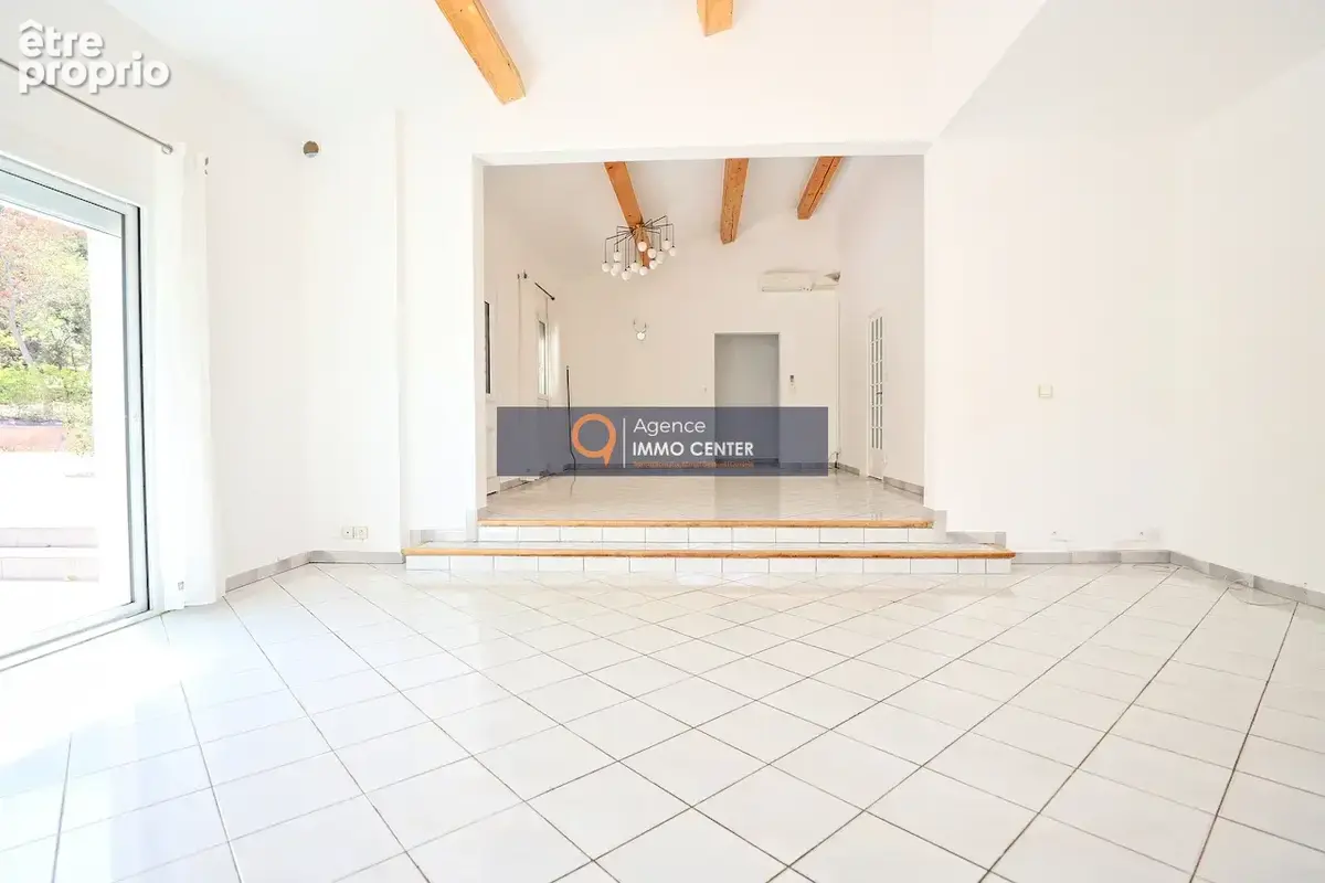 Pierrefeu-du-Var   Belle maison T5 de 158 m2 sur vaste terrain de 2 310 m2 - photo 6