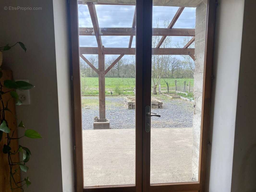 Charmante ferme rénovée avec grande grange, nombreuses dépendances, étang et plus de 9,6 hectares de terrain - photo 12