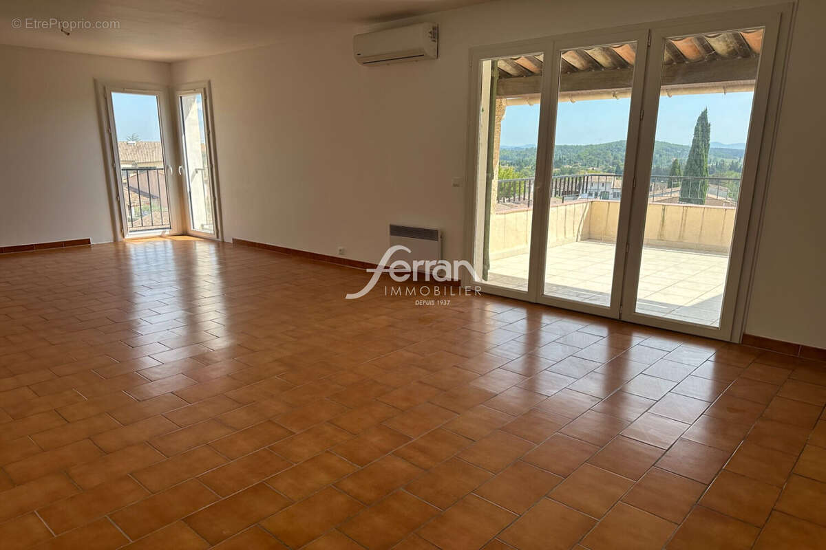 Appartement à LORGUES