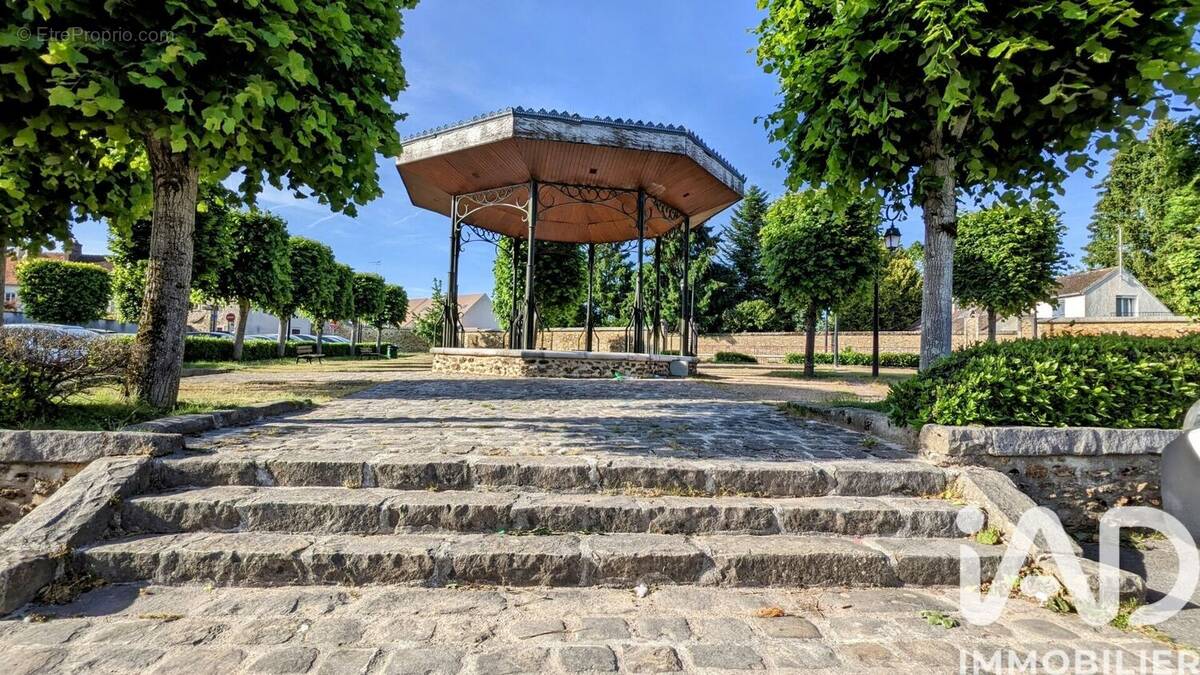 Photo 1 - Parking à FONTENAY-TRESIGNY