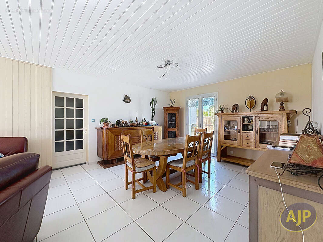 SAINT-DENIS-DU-PAYRE - Charmante maison de plain-pied 123 m² - photo 3