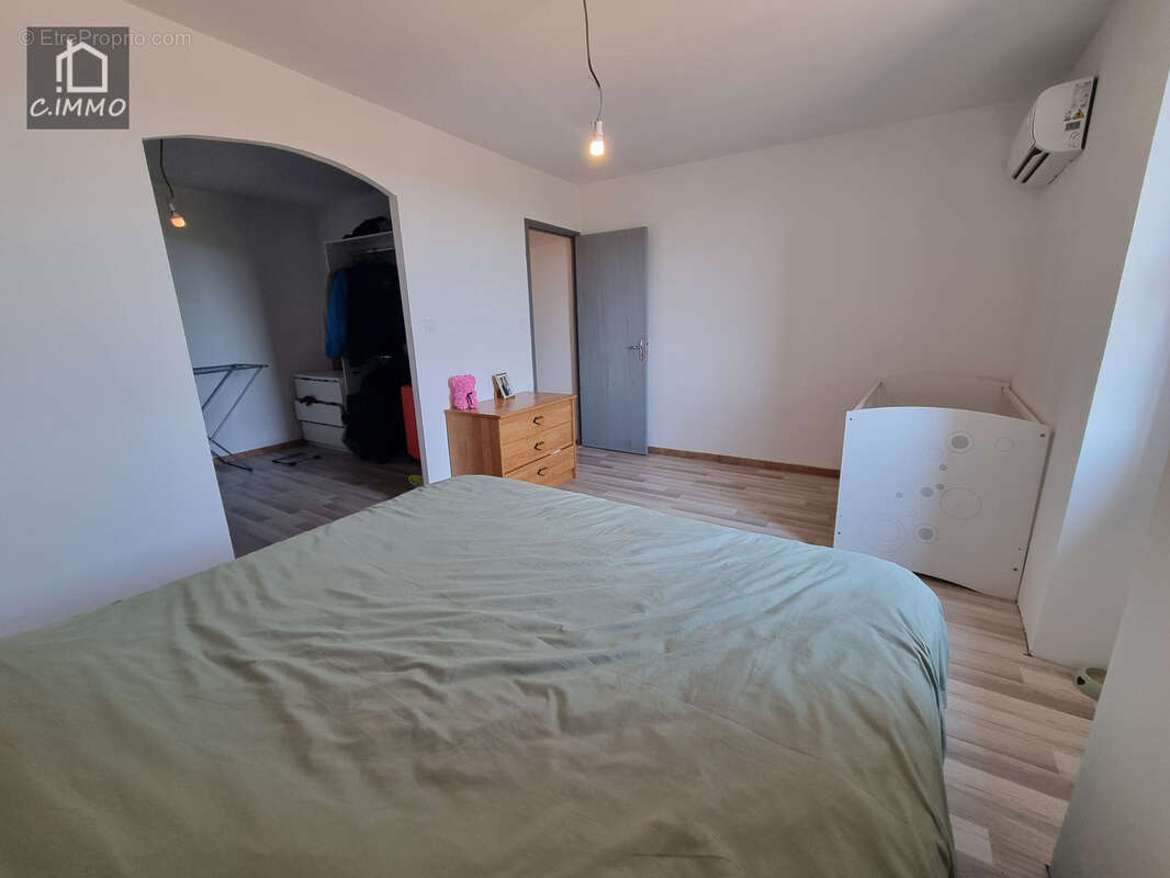 Jolie Maison de village rénovée T3 avec cave de 12 m2 et avec  terrain de terres non attenant. - photo 9