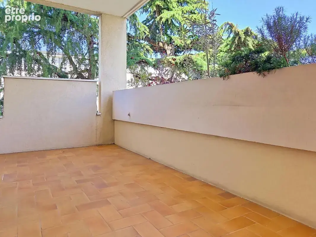 Appartement - 3 Chambres - Terrasse - Balcon - Garage en sus  - Cave - Résidence calme - Proche toutes commodités - photo 2
