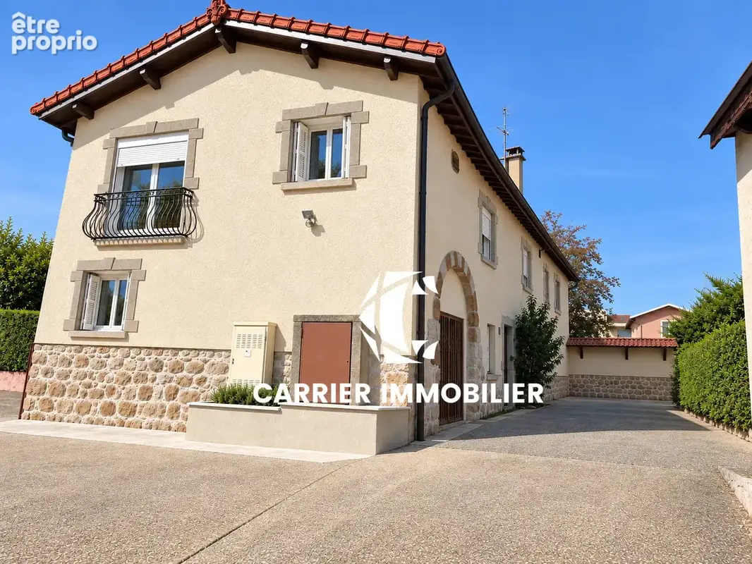 Maison à SAINT-GENIS-LES-OLLIERES