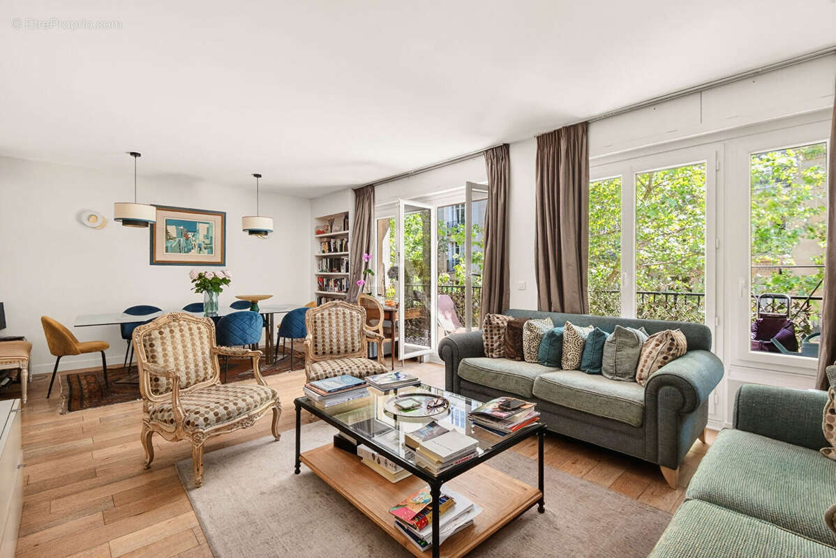 Appartement à PARIS-16E