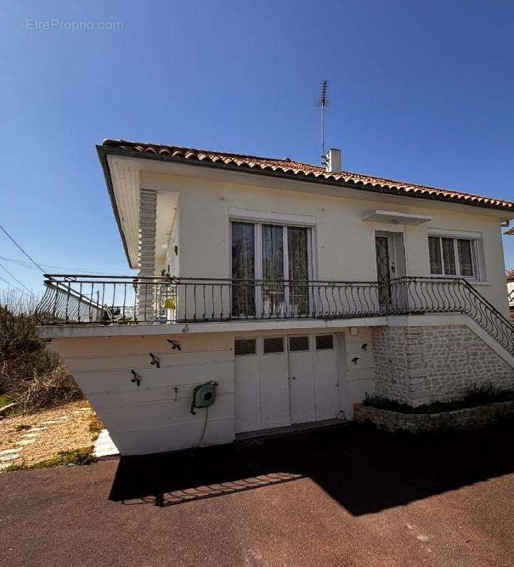 Maison à MAUZE-SUR-LE-MIGNON