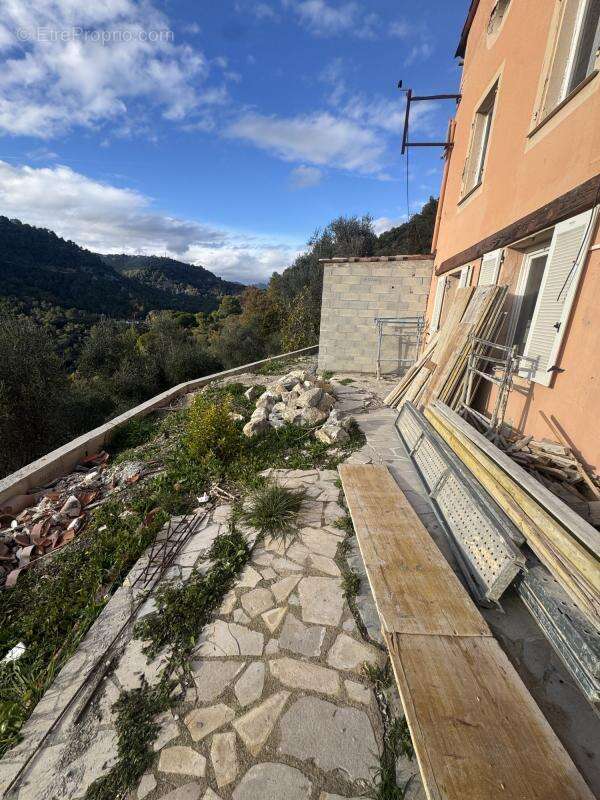 Appartement à L'ESCARENE