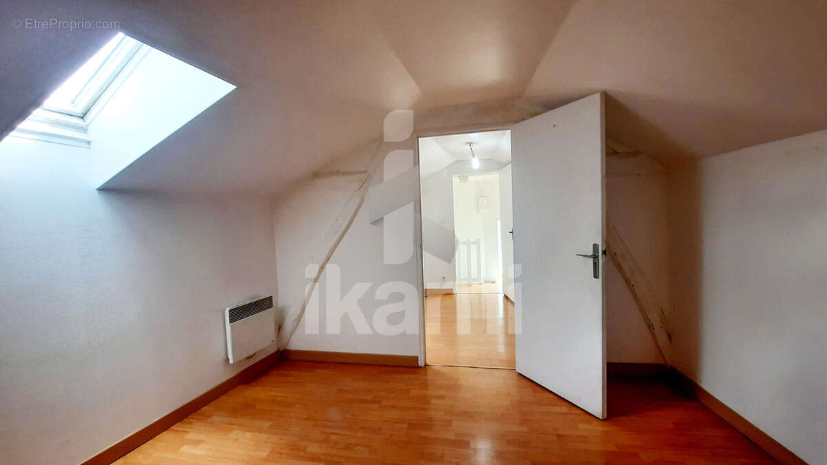 Appartement à COURSON-LES-CARRIERES
