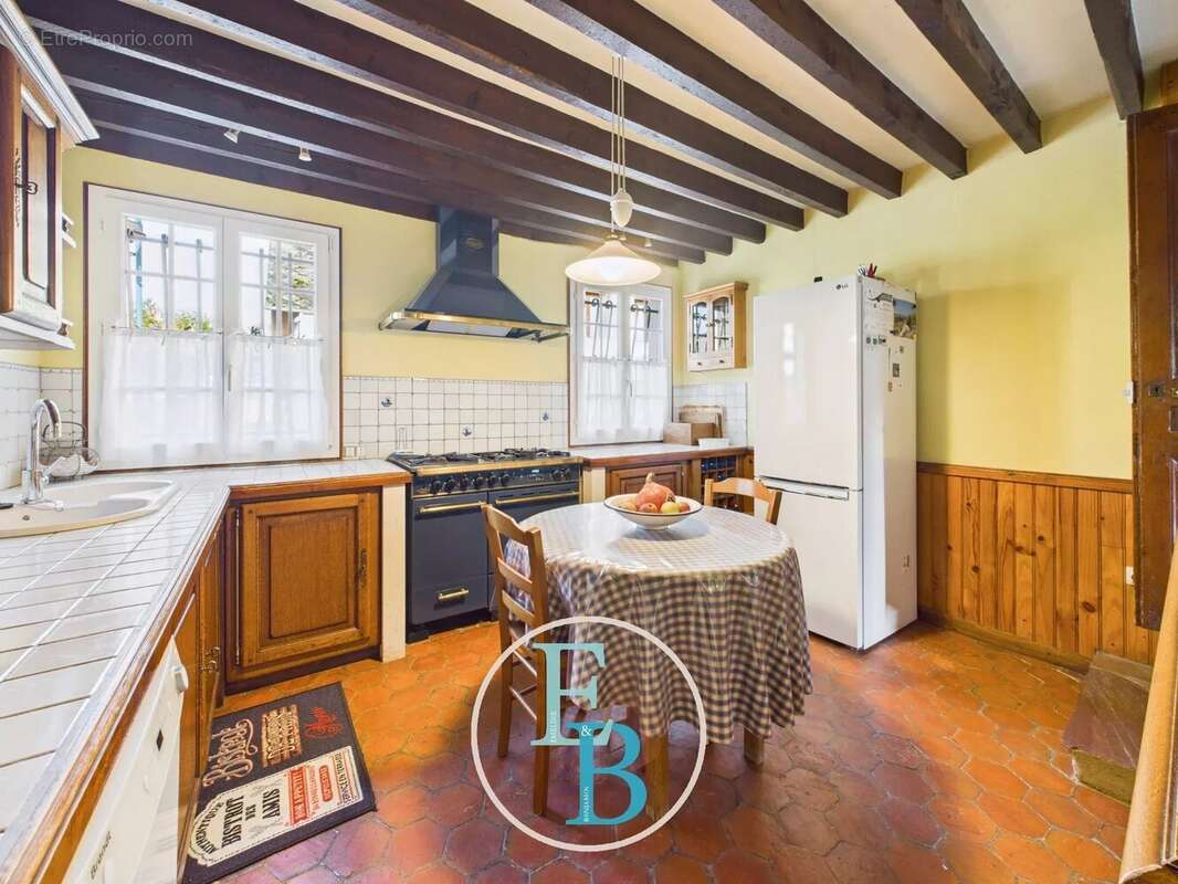 Maison à LE BEC-HELLOUIN