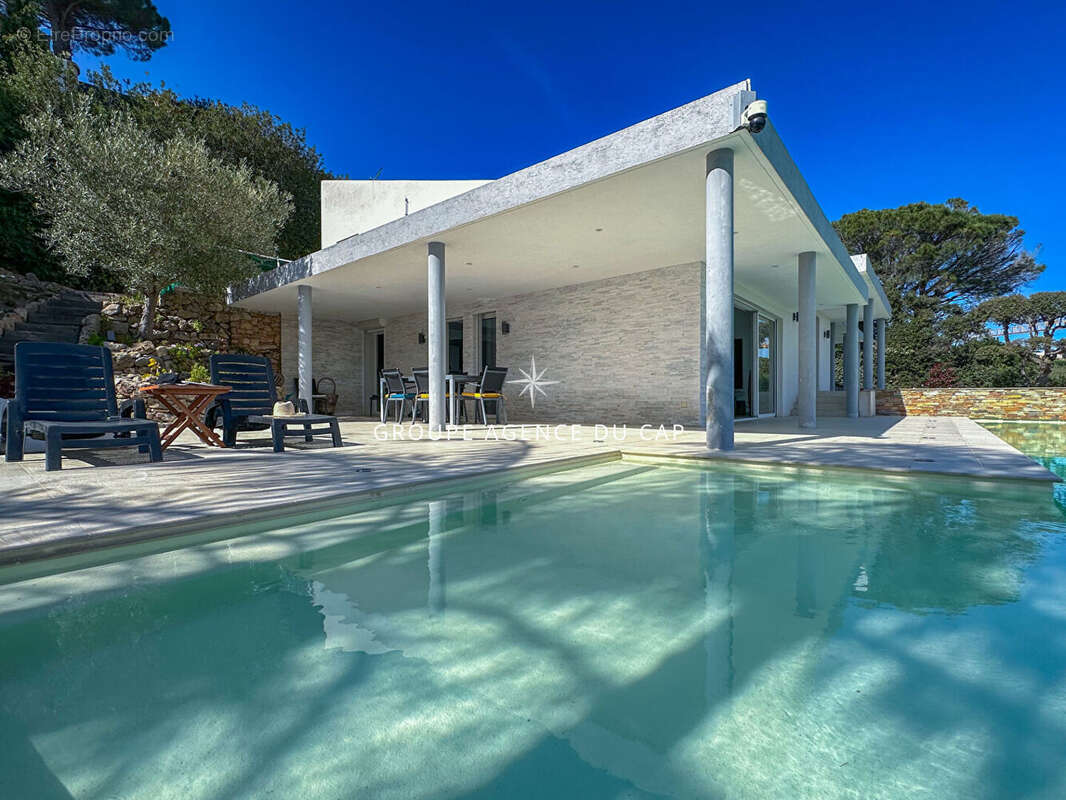 À vendre villa contemporaine 5 chambres garage double piscine vue mer les issambres - photo 8
