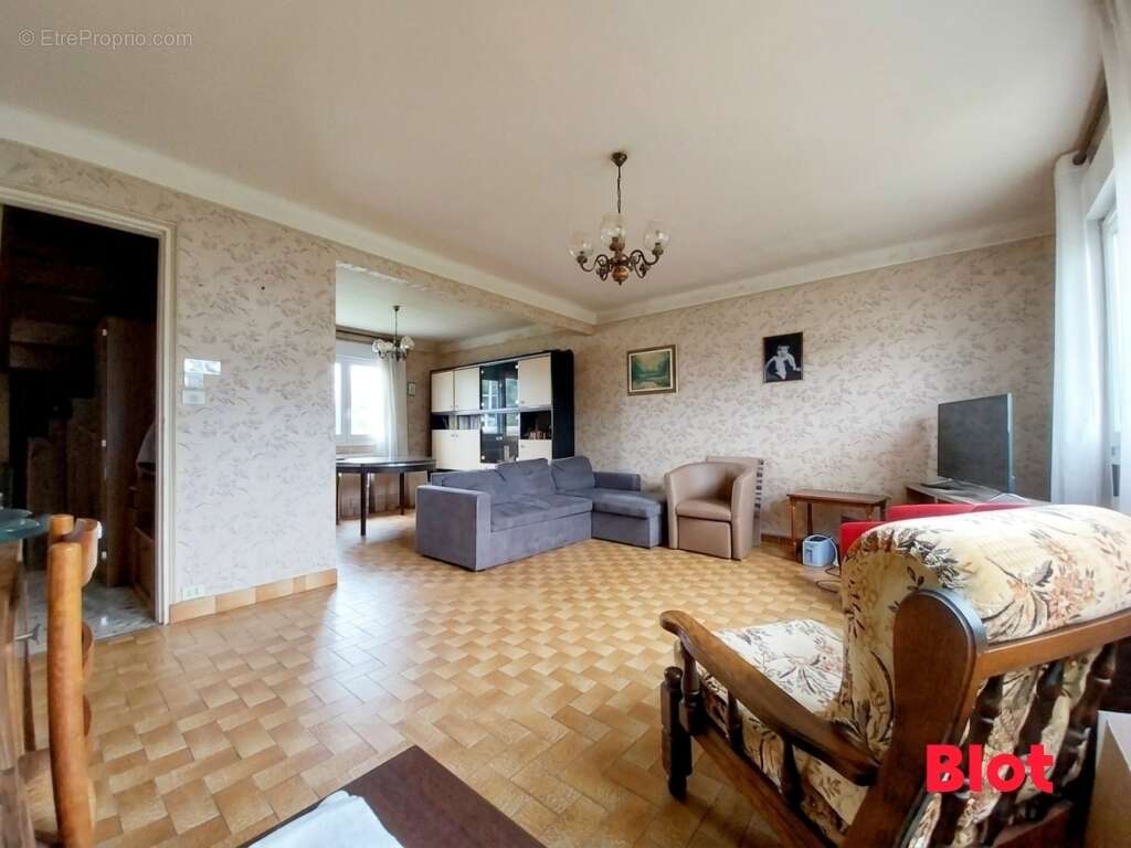 Maison à LE RELECQ-KERHUON