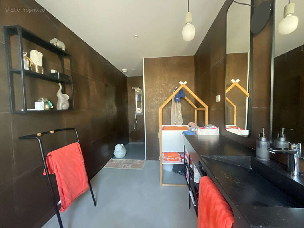 Coulombs_ maison/villa /loft/ en pierre 160 m2 / 2chambres/ jardin - photo 7