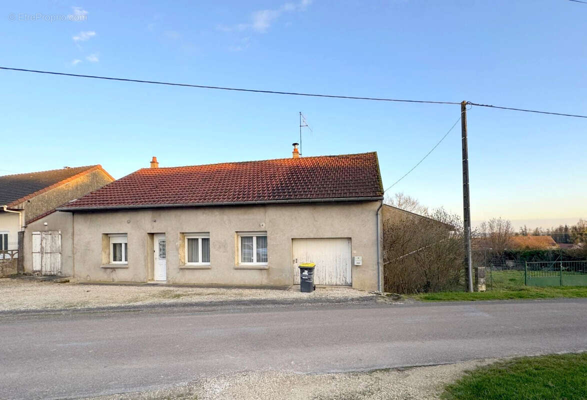 Maison à BRAGNY-SUR-SAONE
