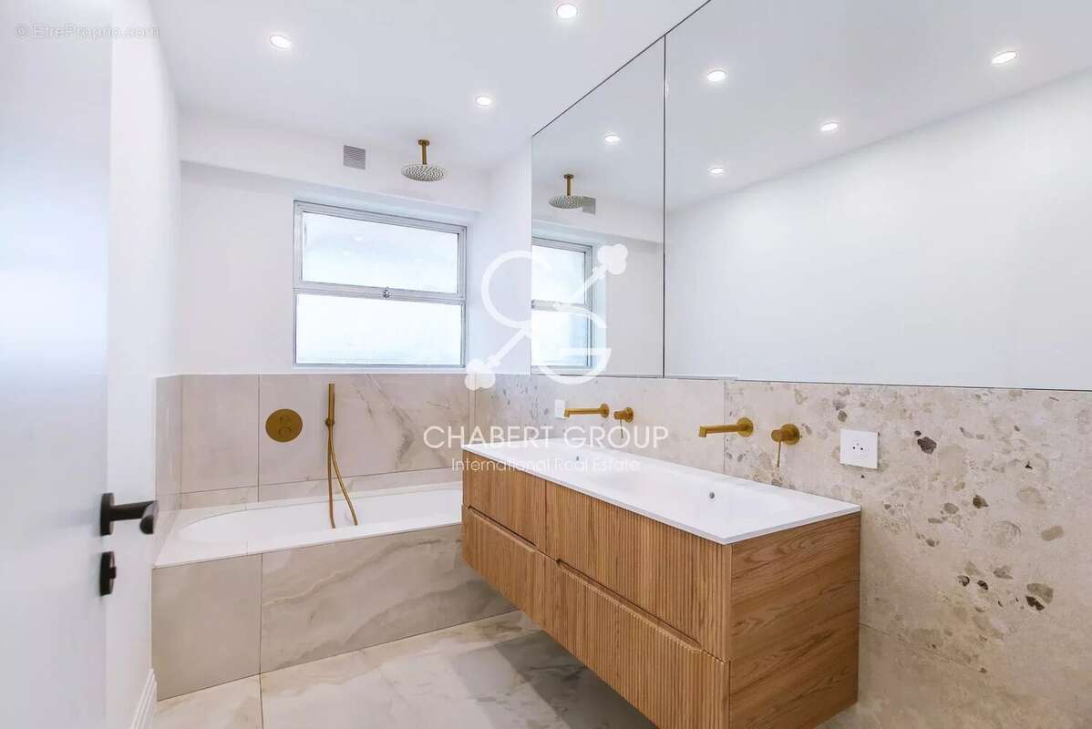 Appartement à VILLENEUVE-LOUBET