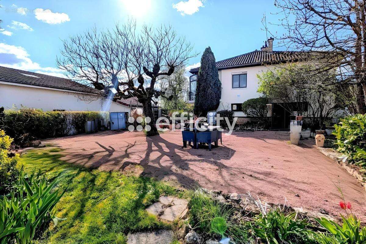 Maison à CRECHES-SUR-SAONE