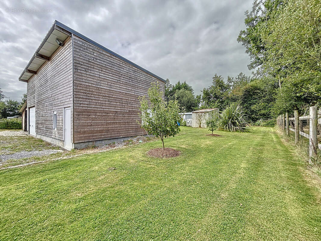 Maison à SAINT-JACQUES-DE-NEHOU