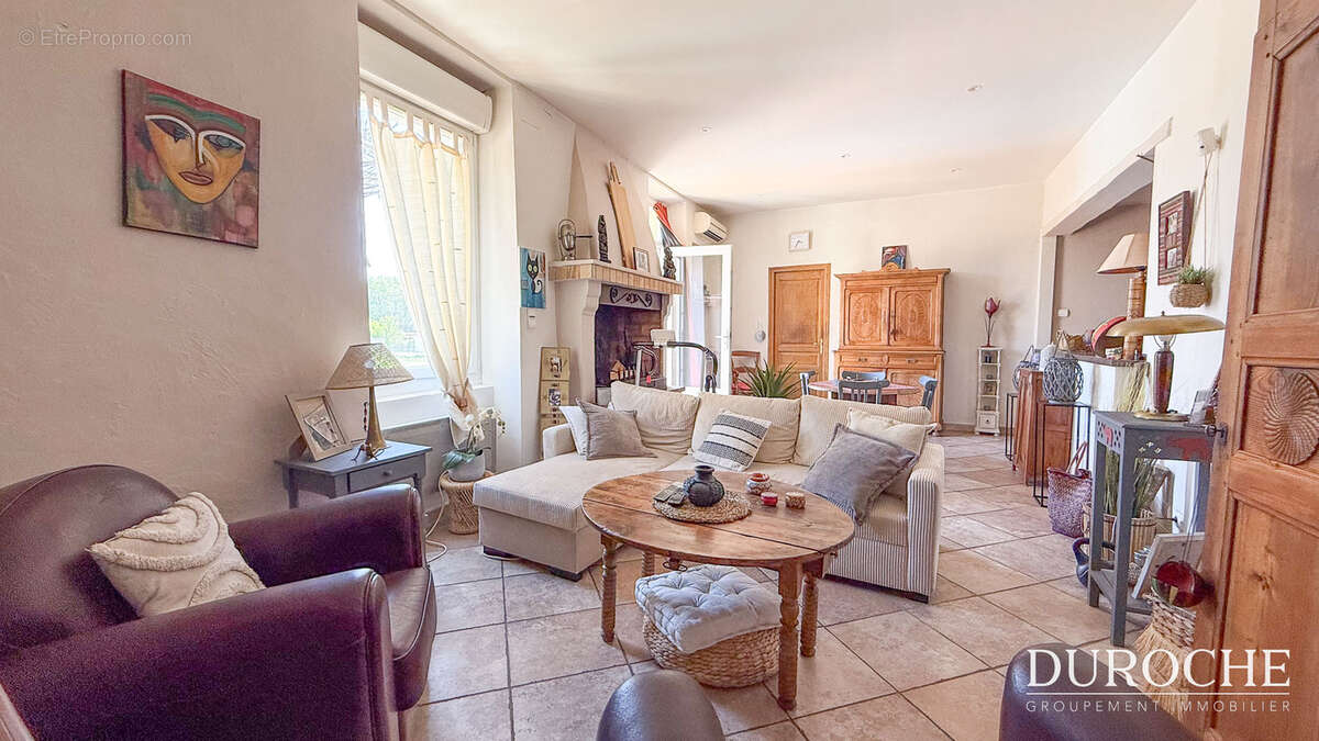 Maison à MORNAS