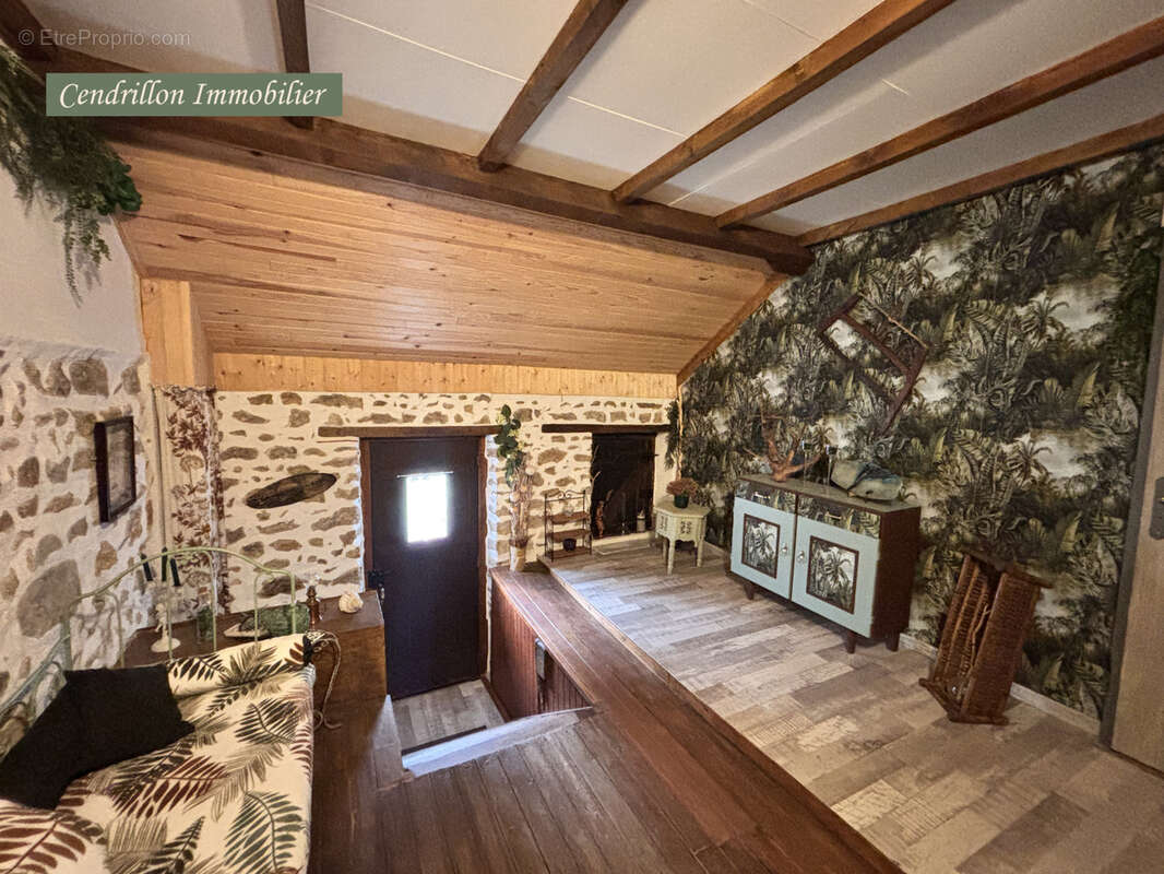 Maison à MONTAIGUT-LE-BLANC