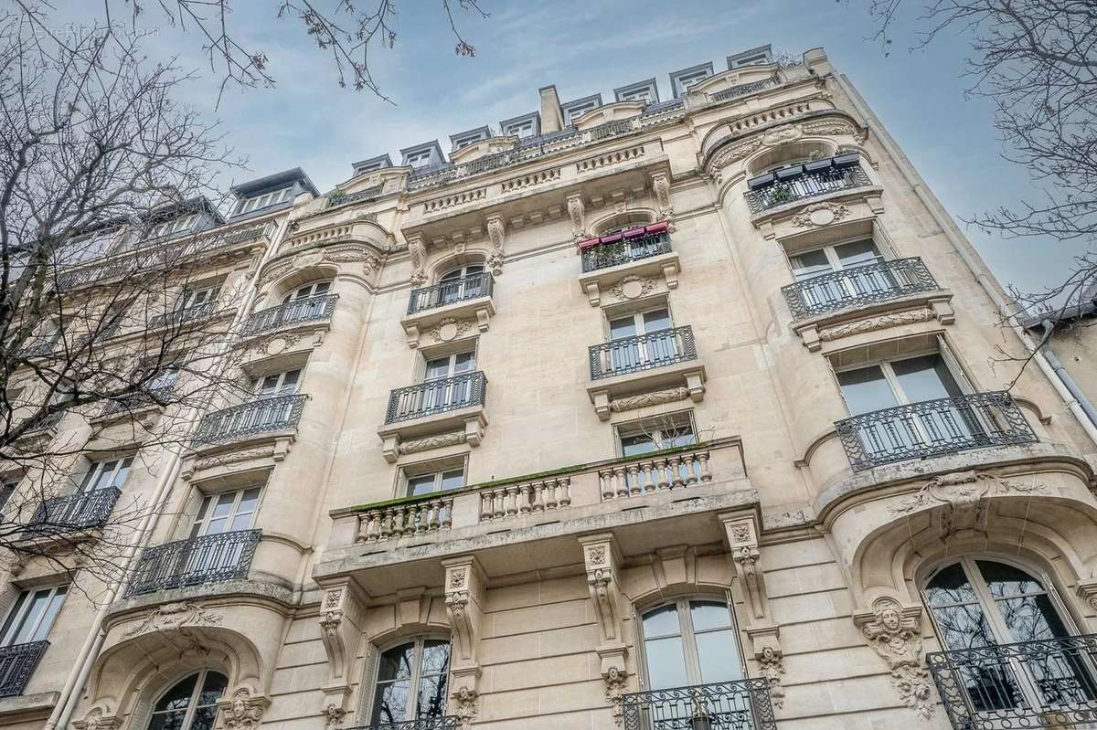 Appartement à PARIS-14E