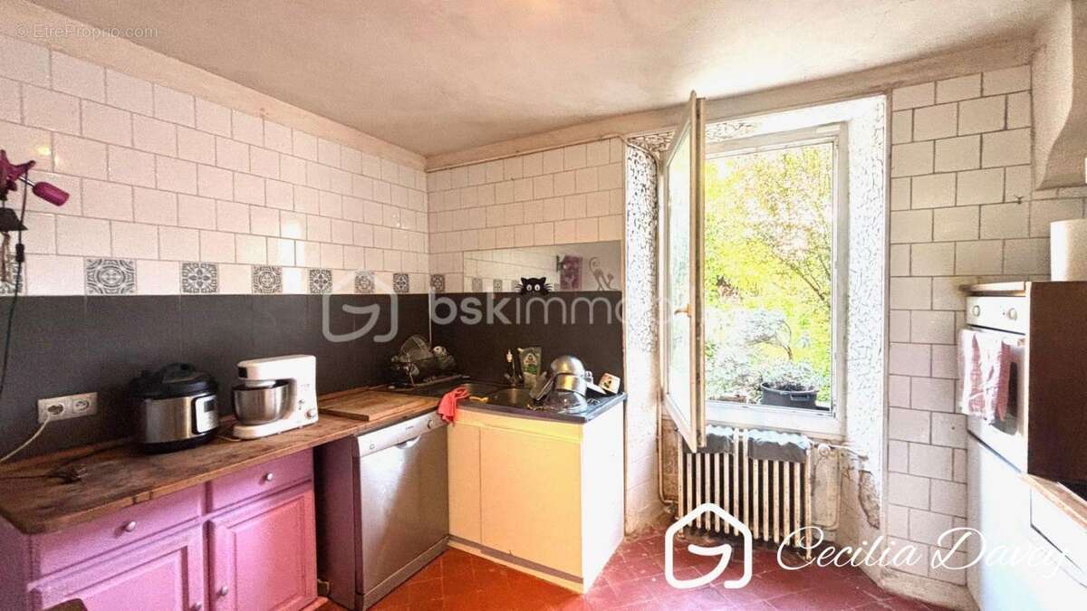 Maison à VILLENEUVE-L'ARCHEVEQUE