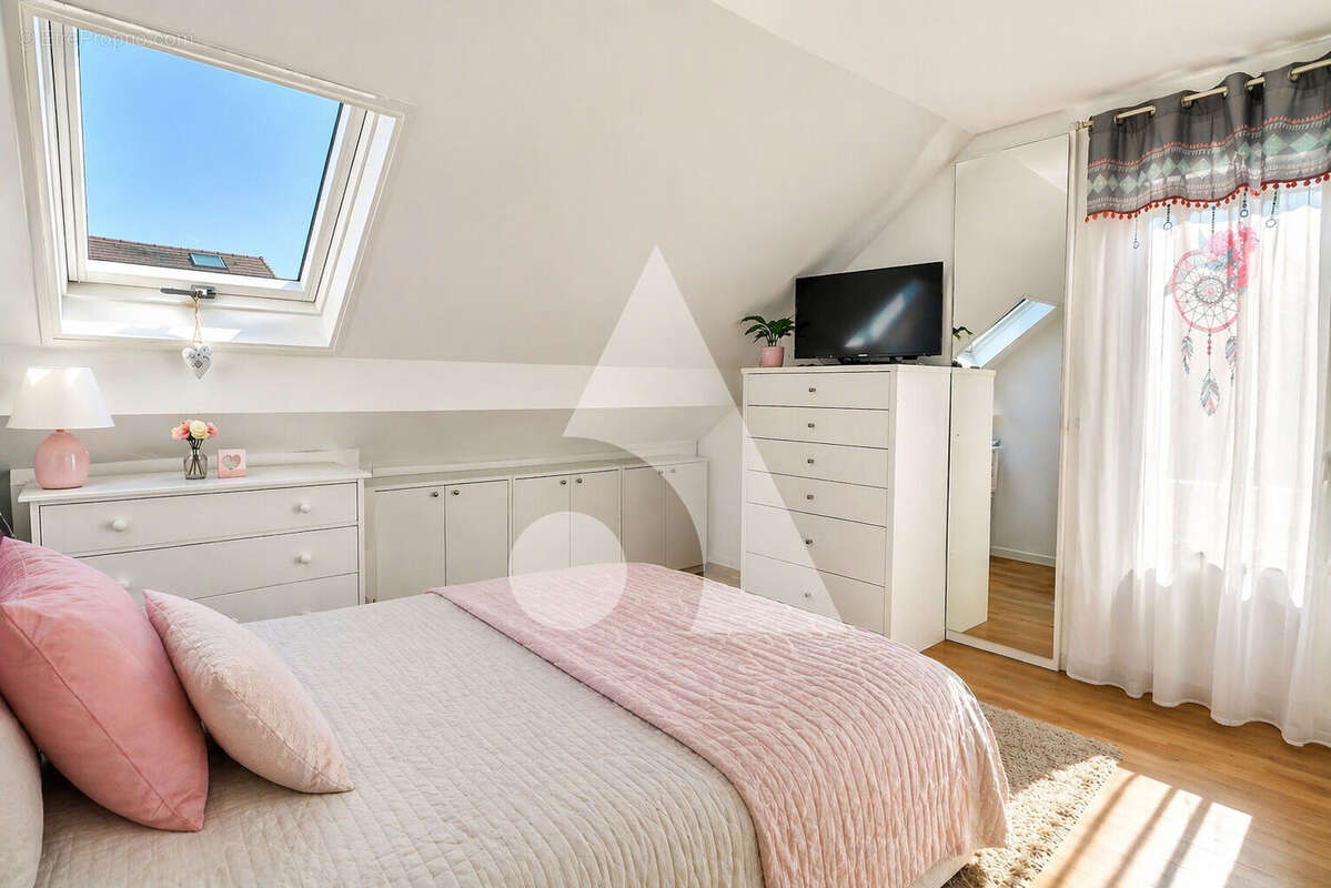 Maison à MERY-SUR-OISE