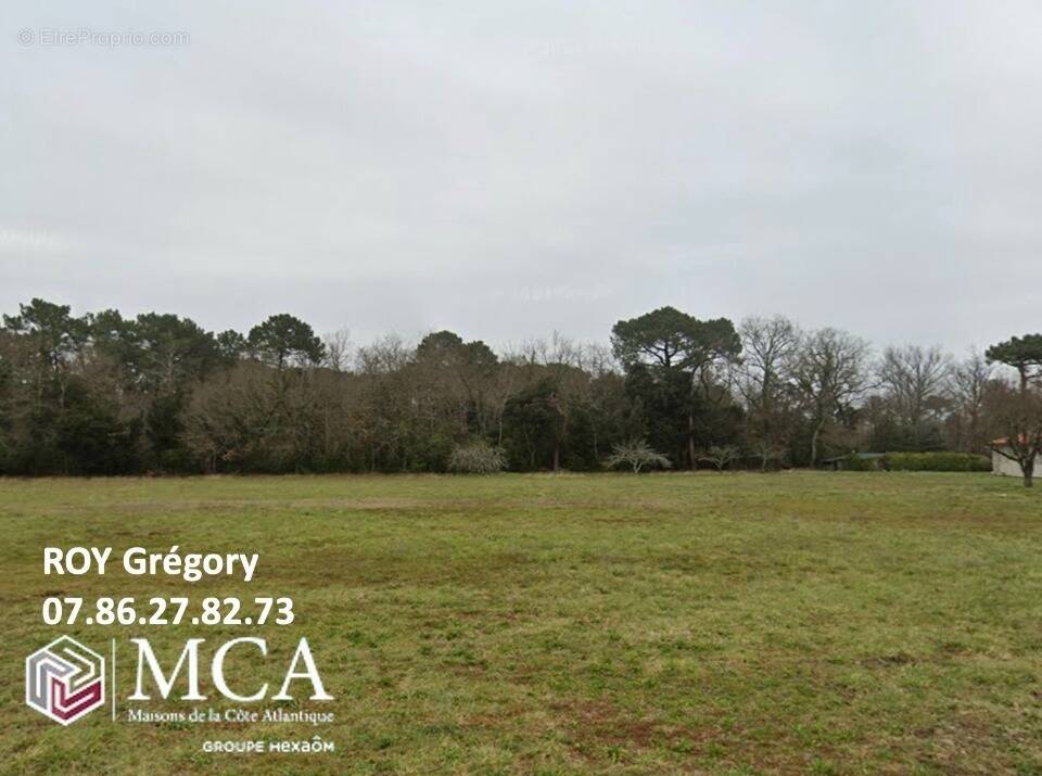 Terrain à LES MATHES