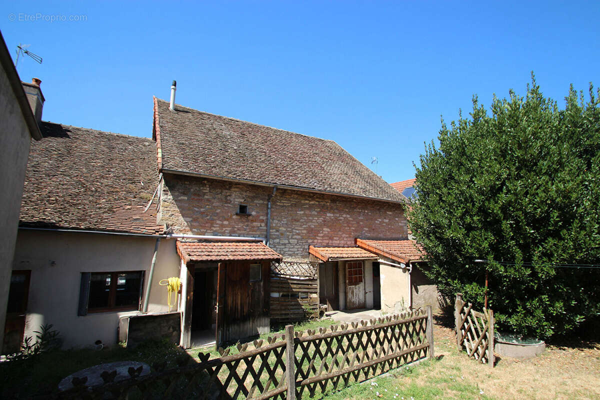 Maison de village en pierres - photo 2