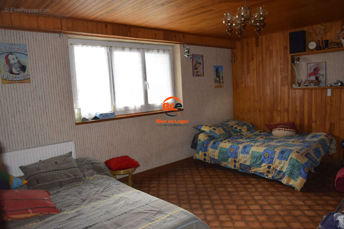 MAISON 4 PIECES A VENDRE - BSLE -Bien Se Loger Ensemble PONTGIBAUD  votre agence de proximité - Maison à SAINT-PIERRE-LE-CHASTEL