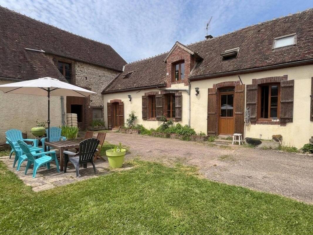 Photo 1 - Maison à AILLANT-SUR-THOLON
