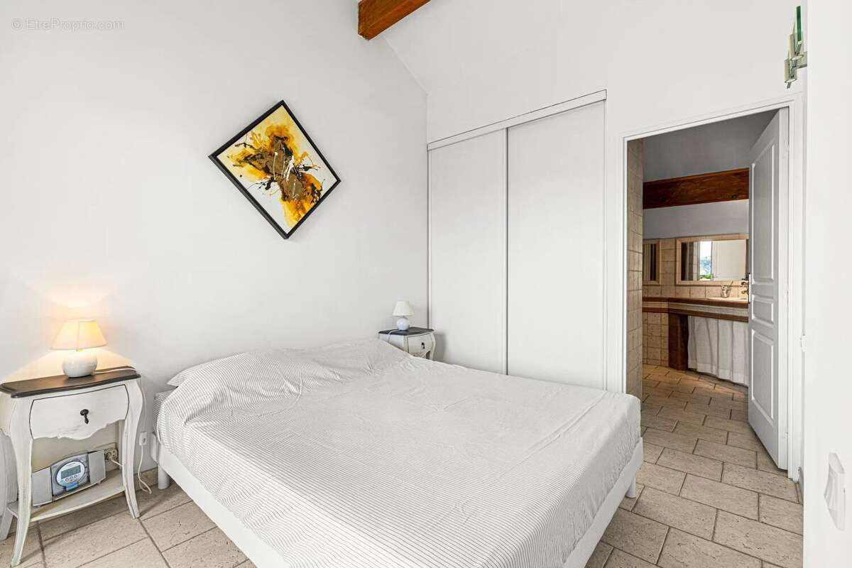 Exclusivité – Nice Ouest – Corniche Fleurie – Duplex esprit « Villa sur le toit » – 100 m² – Terrasses spectaculaires (91 m²) &  - photo 10