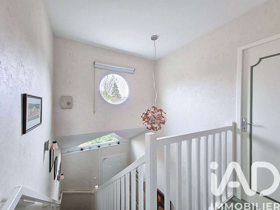 Photo 8 - Maison à LE MESNIL-SAINT-DENIS