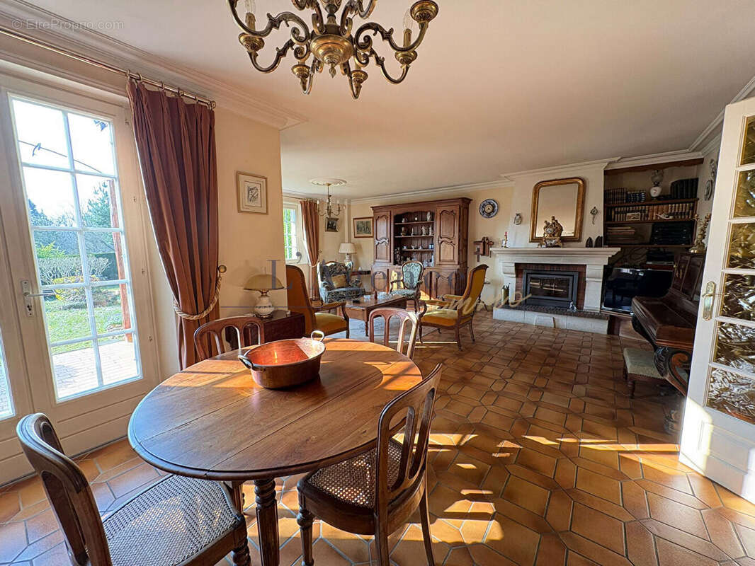 Maison à AVILLY-SAINT-LEONARD