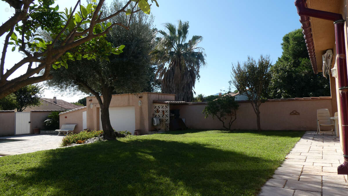 Villa de qualité aux volumes exceptionnels à seulement 4 min à pied du port - photo 4