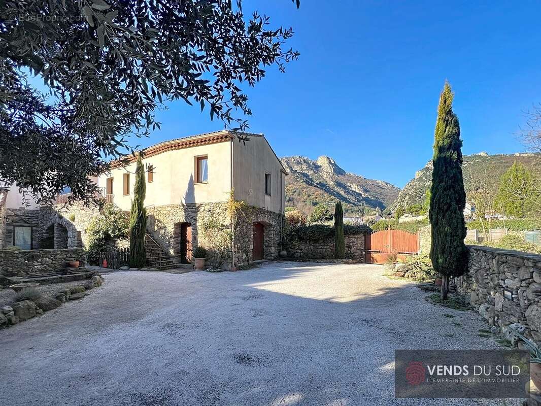 Maison à COLOMBIERES-SUR-ORB