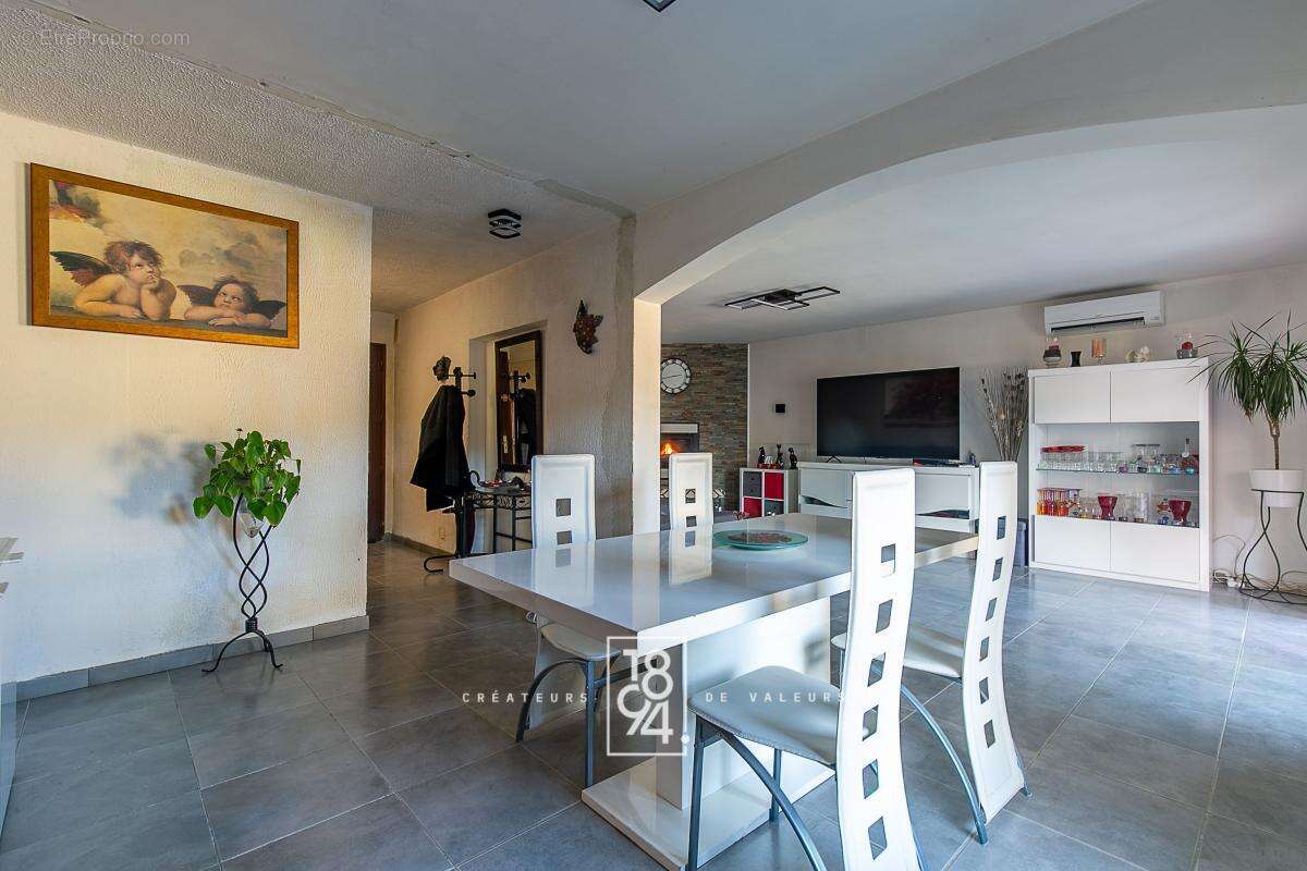 Maison à SAINT-ZACHARIE