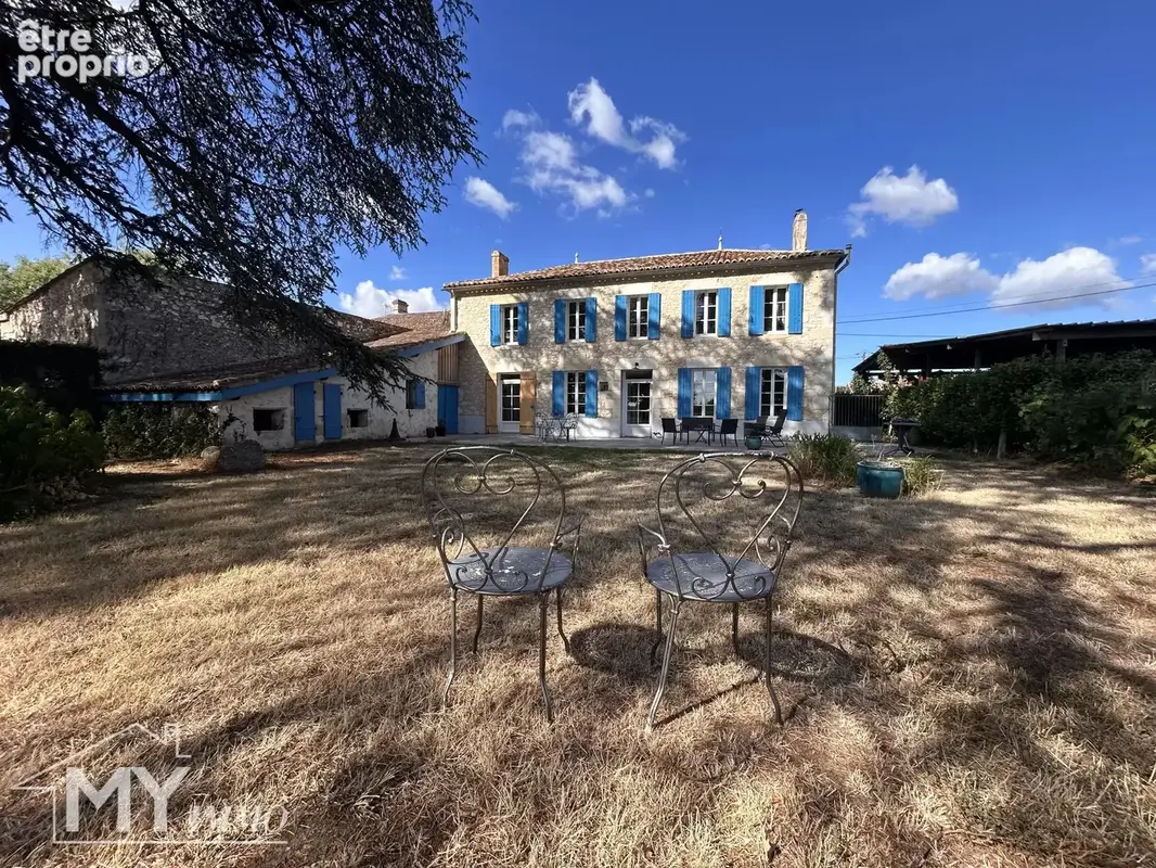 Élégante maison bourgeoise en pierre avec deux granges - photo 22